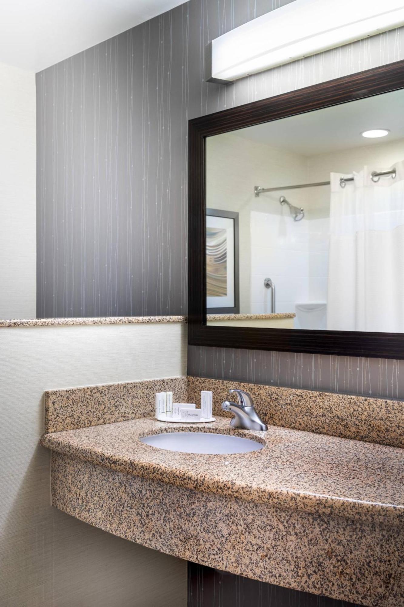 Courtyard By Marriott Denton Hotel Exterior photo