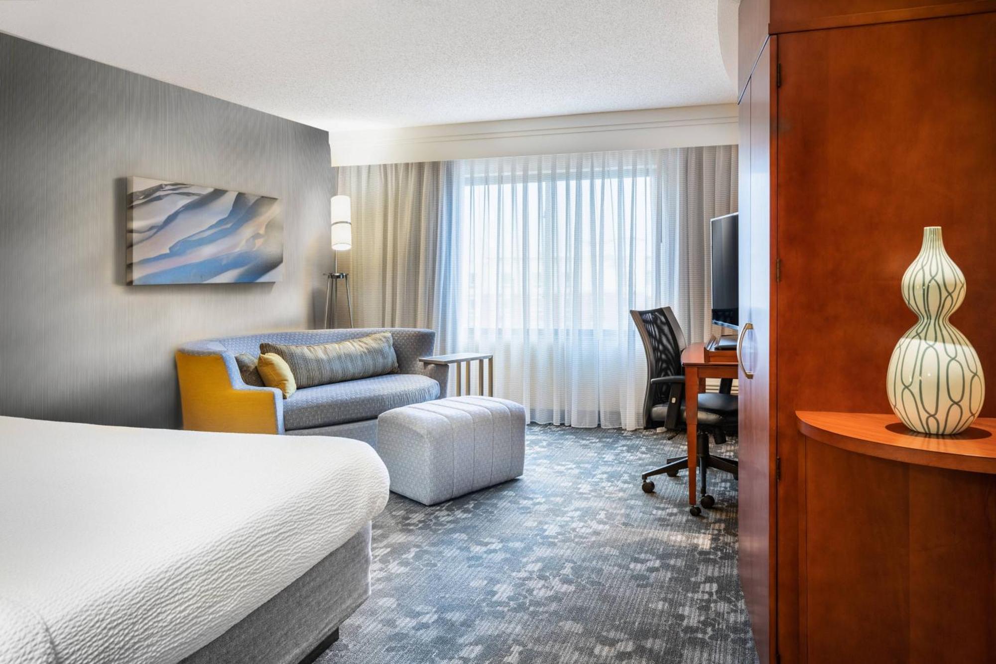 Courtyard By Marriott Denton Hotel Exterior photo