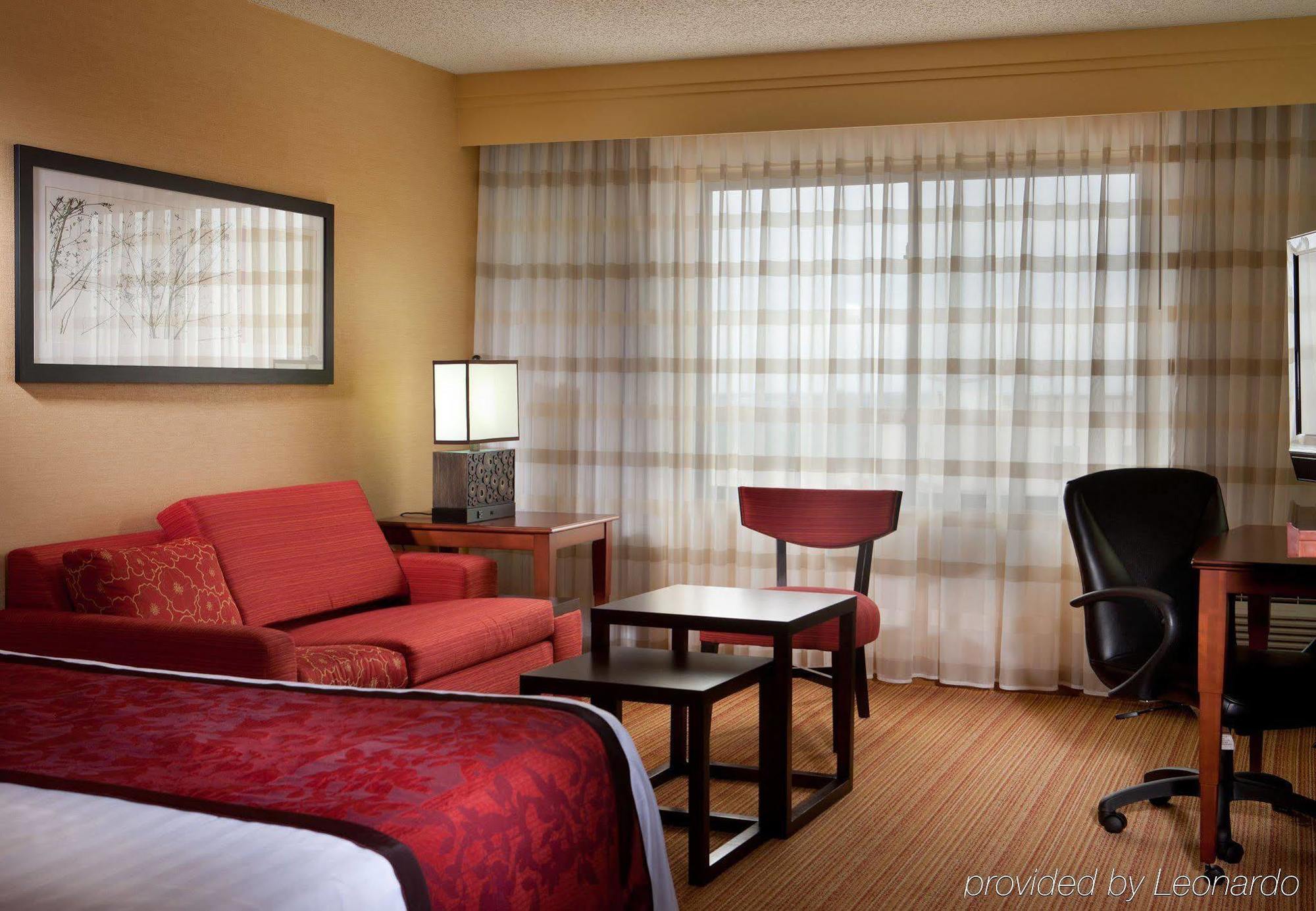 Courtyard By Marriott Denton Hotel Room photo