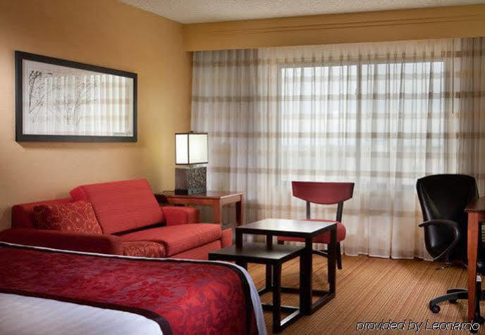 Courtyard By Marriott Denton Hotel Exterior photo
