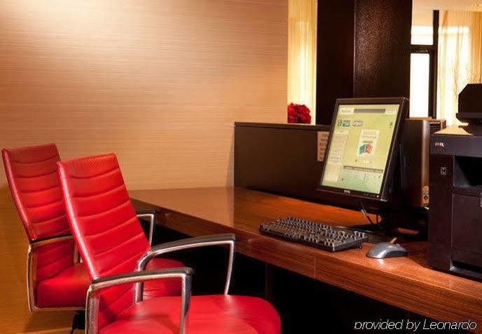 Courtyard By Marriott Denton Hotel Exterior photo